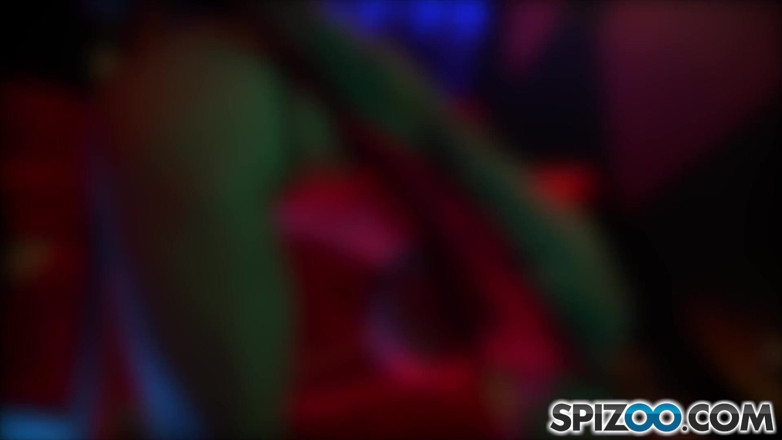 Spizoo: Sarah Fit Stripper