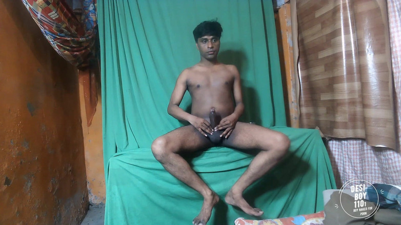 Desiboy110Ankit: Gorący indyjski sikanie sikanie ze szkła