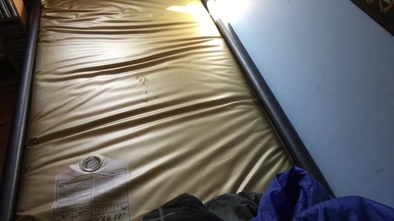 Aussie bi boy: Noch ein wichs-sperma auf wasserbett, video