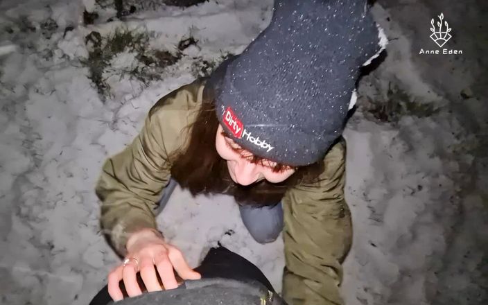 Anne-Eden: Sexo por primera vez mientras está nevando !!