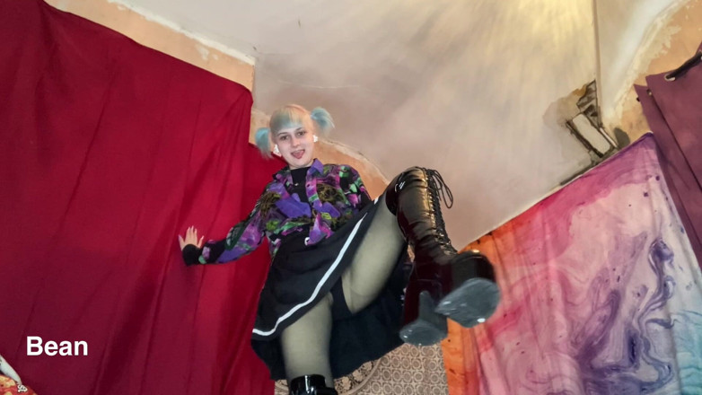 Alice Bean: Cute Giantess Steps on You