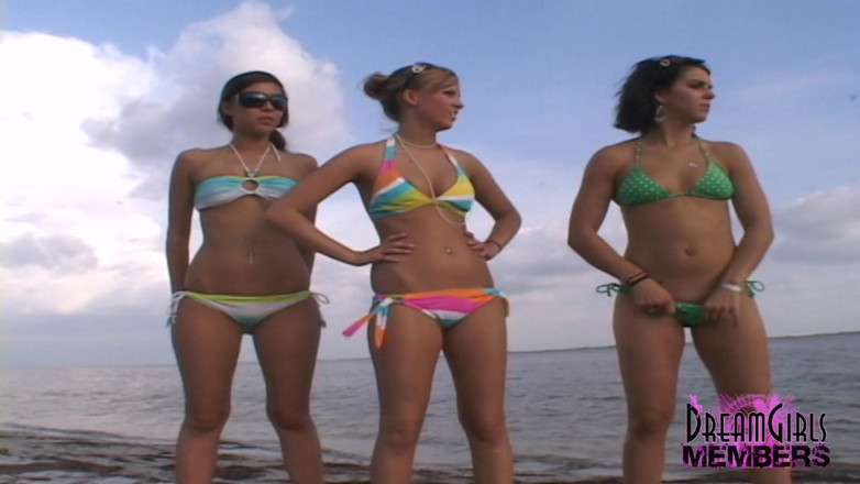 Dream Girls: Wszystkie naturalne hotties college zdejmują bikini