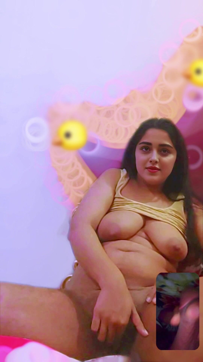 Your_aisha: Desi Indian girl fingering and showing her boobs on video...