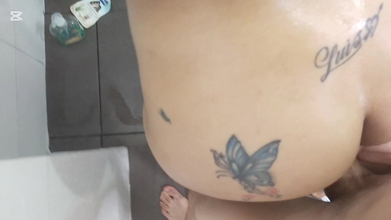 Balboafit2: Aku memata-matai pacar baru ayah tiriku saat dia mandi, mengambil...