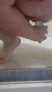 Orgassmuss in the Shower