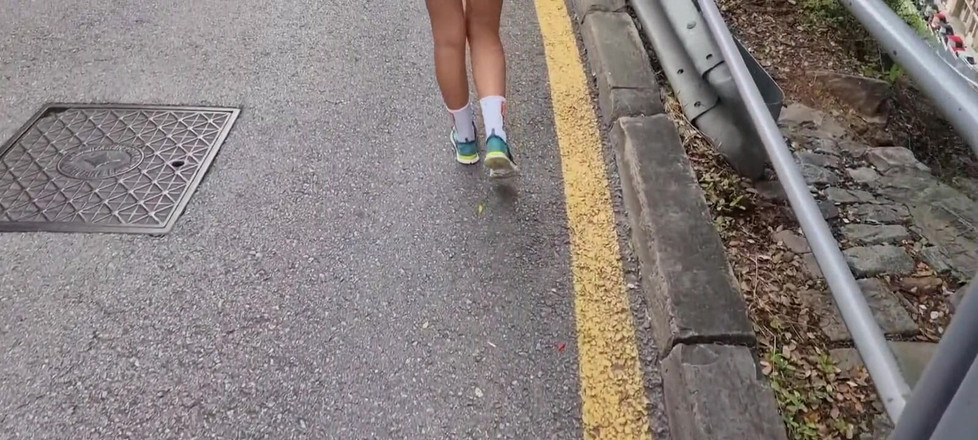 TheloveStory: Jalan-jalan di luar ruangan sambil pamer celana dalam dan memek...