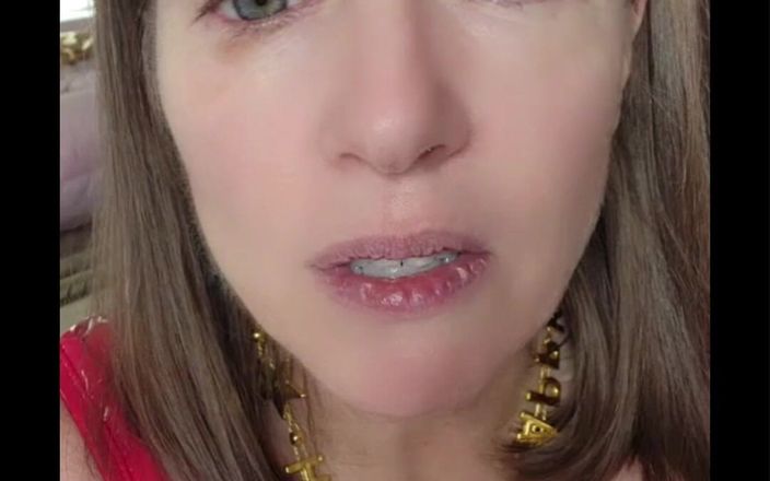 Nikki Nevada: Seksowna milf Nikki życzy szczęśliwego nowego roku!