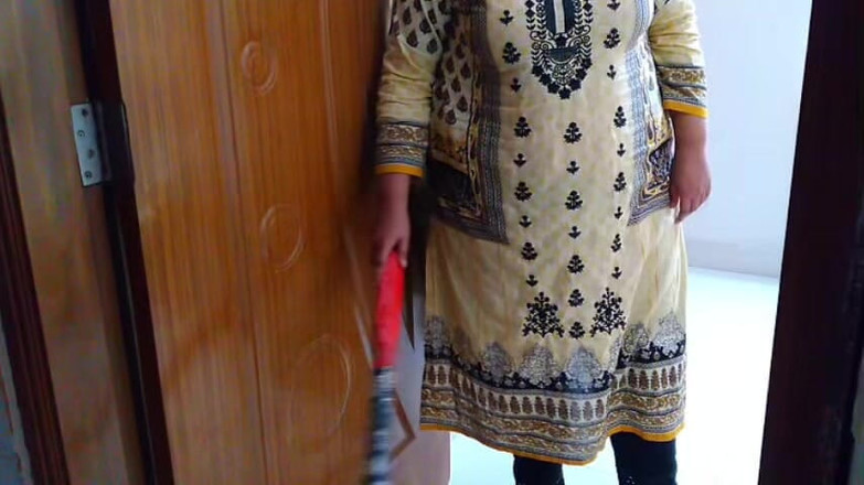 Aria Mia: Šukám sexy manželku svého nevlastního bratra, když uklízí můj pokoj...