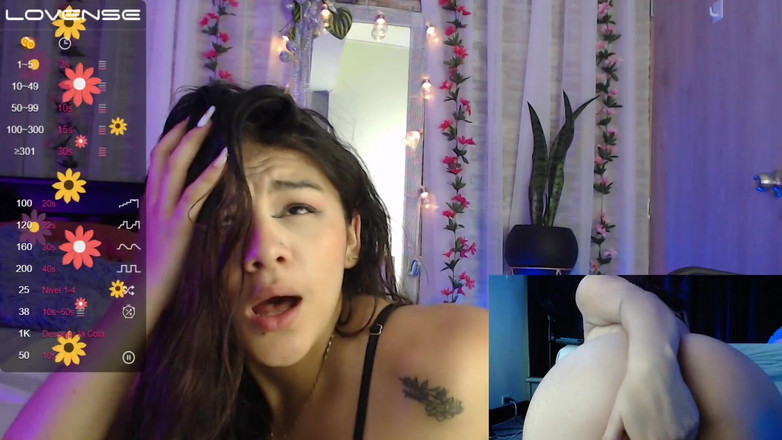 Saray_cute_: Подивіться, як я рухаюся на четвереньках, готових для тебе трахнути мене ззаду, тато