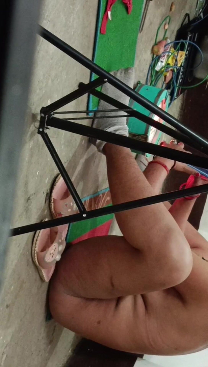 Cuteneha: We trok haar kleren uit en maakten een video van...