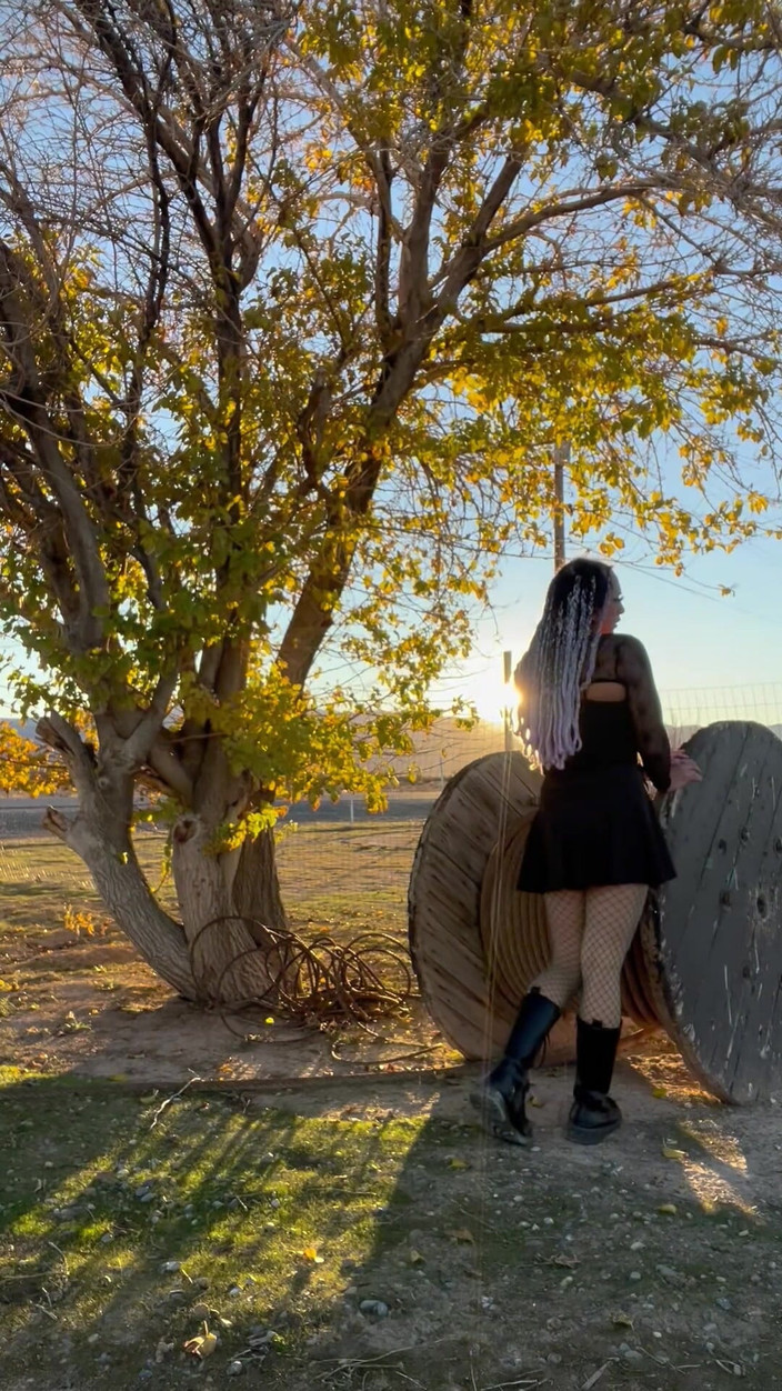 TSJade95: Gadis gotik seksi lagi asik kencing