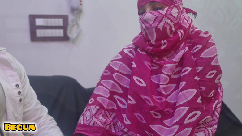 Rukshaar Begum: Doctor’s Adventure - une musulmane desi se fait baiser par un...