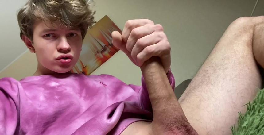 rushlightDante: 我很饥渴，我的鸡巴被狠狠地抽插