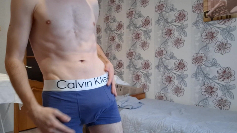 AlexRusFun: Un tip slab își arată pula și gaura curului