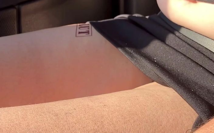 Lady Oups: Blinkar i mikrokjol tatoo slav och stora bröst