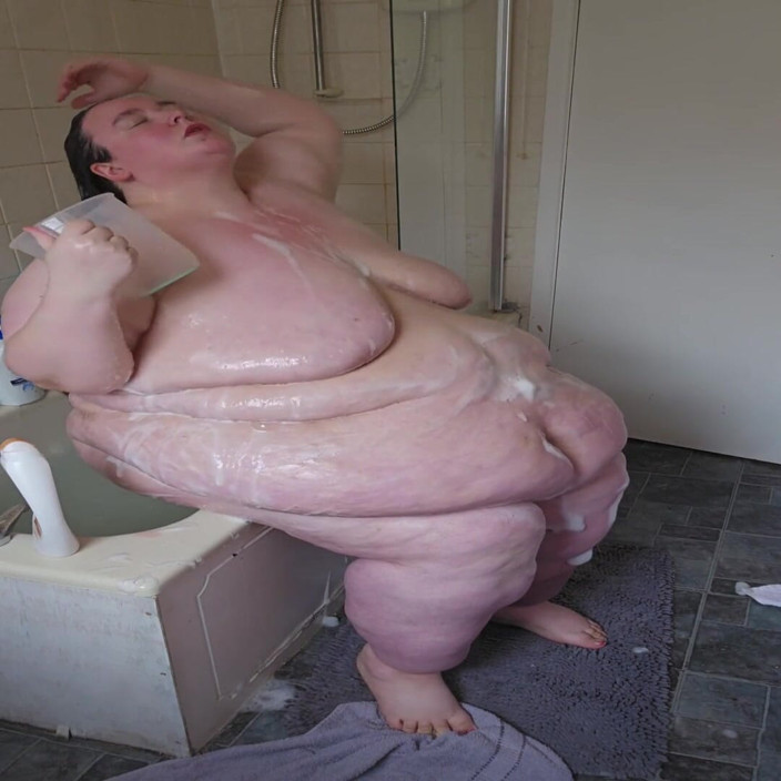 SSBBWLadyBrads: SSBBW Unable to Bath Part 2 in the Bathroom