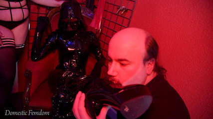 Domestic femdom: Sembahlah Atasanmu