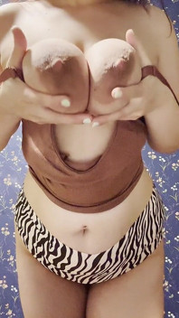 All Natural MILF Plays and Shows off Her Glorious Rack