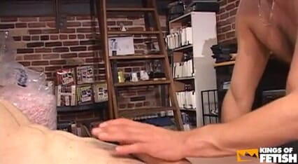 Gay Diaries: Il produttore di film porno si fa pompare il culo...