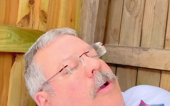 Hand-Free-Daddy-Chub: Retired Coach Bear Cums Over 10 Times Hands Free