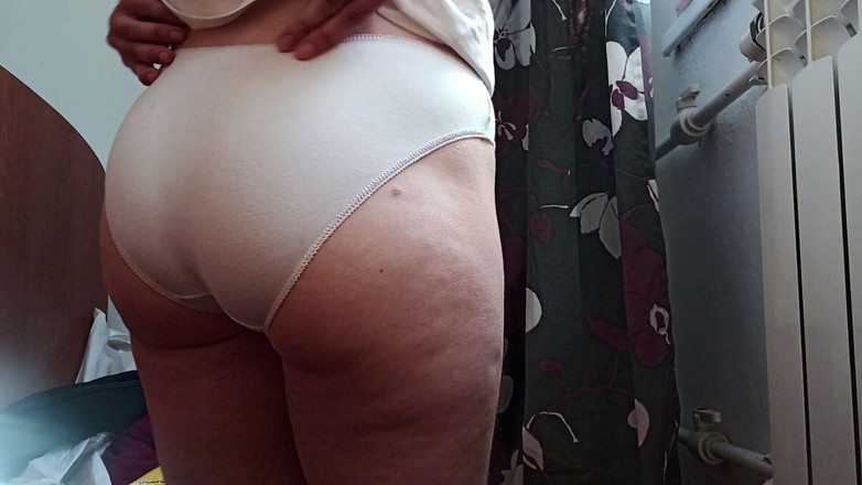 BW_Dolphin: Chơi với âm hộ đầy lông và quần lót trắng