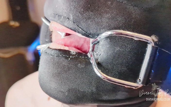 Diana Von Rigg: Hogtie bojuje o mou plivku
