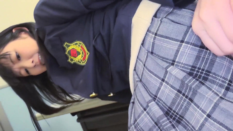 Caribbeancom: 섹시한 아시아 십대를 따먹는 발정난 교사