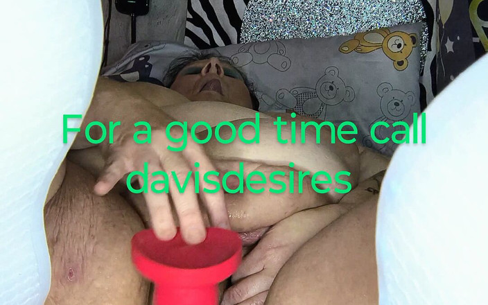 HerculesnVENUS: Cewek nakal ini lagi asik memompa memek dan pantat bahenolnya...