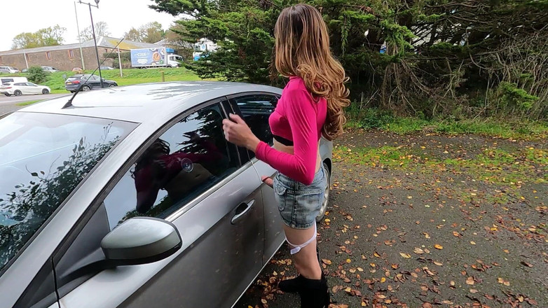 The Midnight Minx: CD在繁忙的主干道附近脱光！