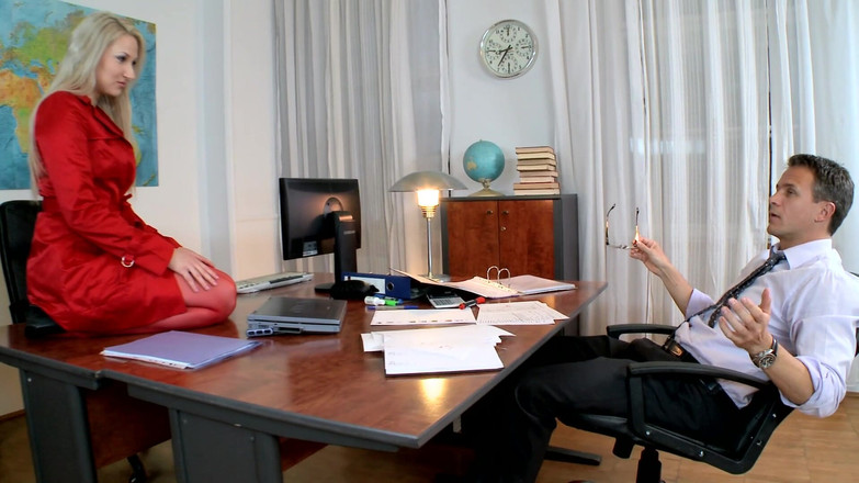 Erotic Planet X: Loira secretária pernas abertas escritório foda