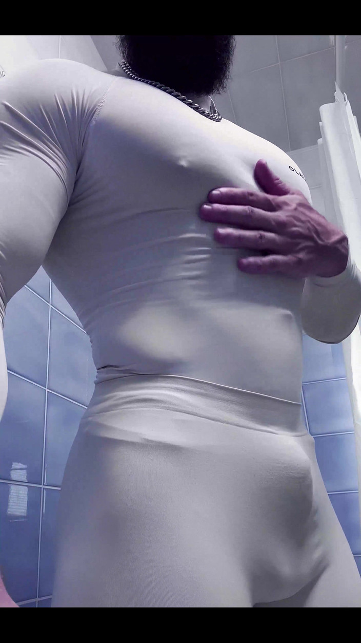 Mister Stone: Podívejte se na ty tlusté svaly ve spandexu!