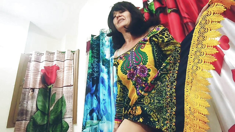 Bolly Karma: Amatorska dziwka żona pokazuje, co lubi w castingu