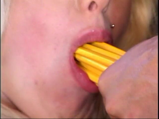 Glorious Double Penetrations: Con đĩ tóc vàng vú to được dp cày trong màn chơi...
