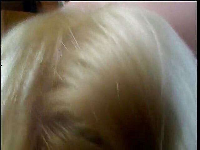 Stunning Blondes: 大奶子金发女孩被猛烈抨击并被射精