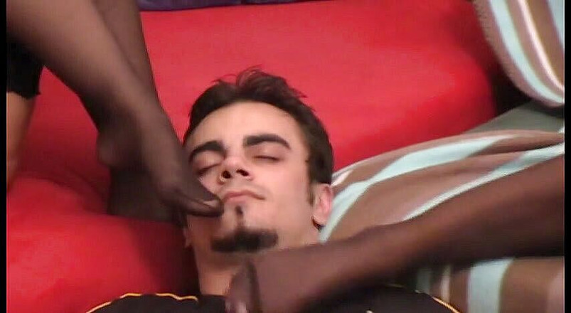 Foot Girls: Picioare mirosind în ciorapi de nailon