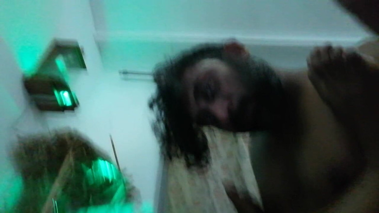 Tina Baby: Folosindu-l pe fiul vitreg ca jucărie suptă