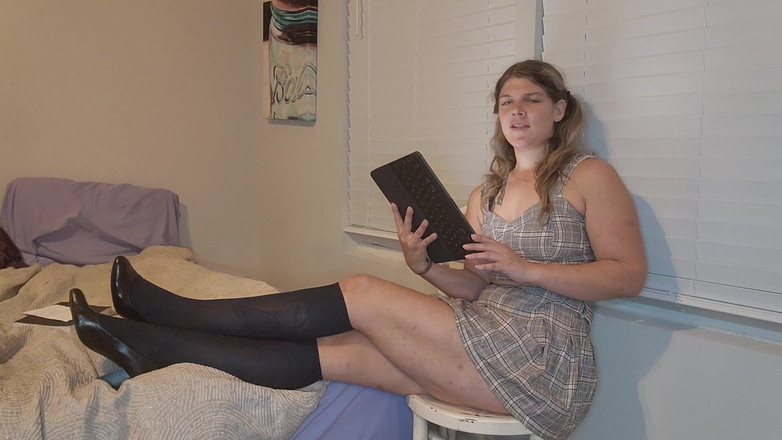 Ashlynn Rides: 宿題ロールプレイJOI