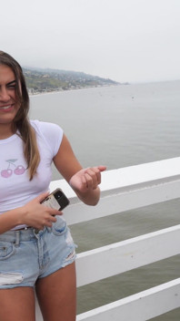 Selina får en massiv ansiktsbehandling