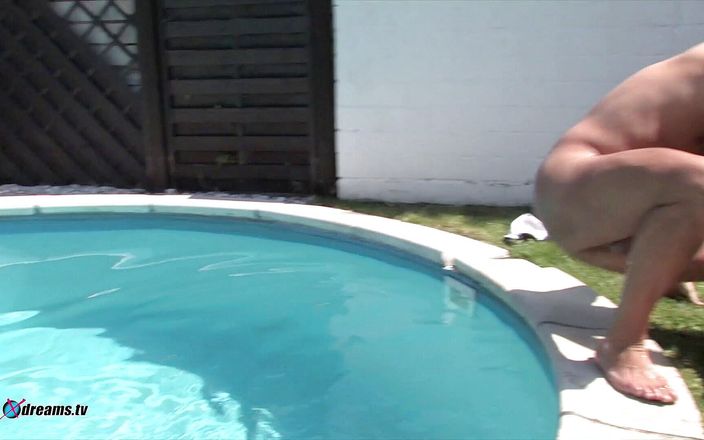 XdreamsTV: Festa privada na piscina termina em tratamento sexual