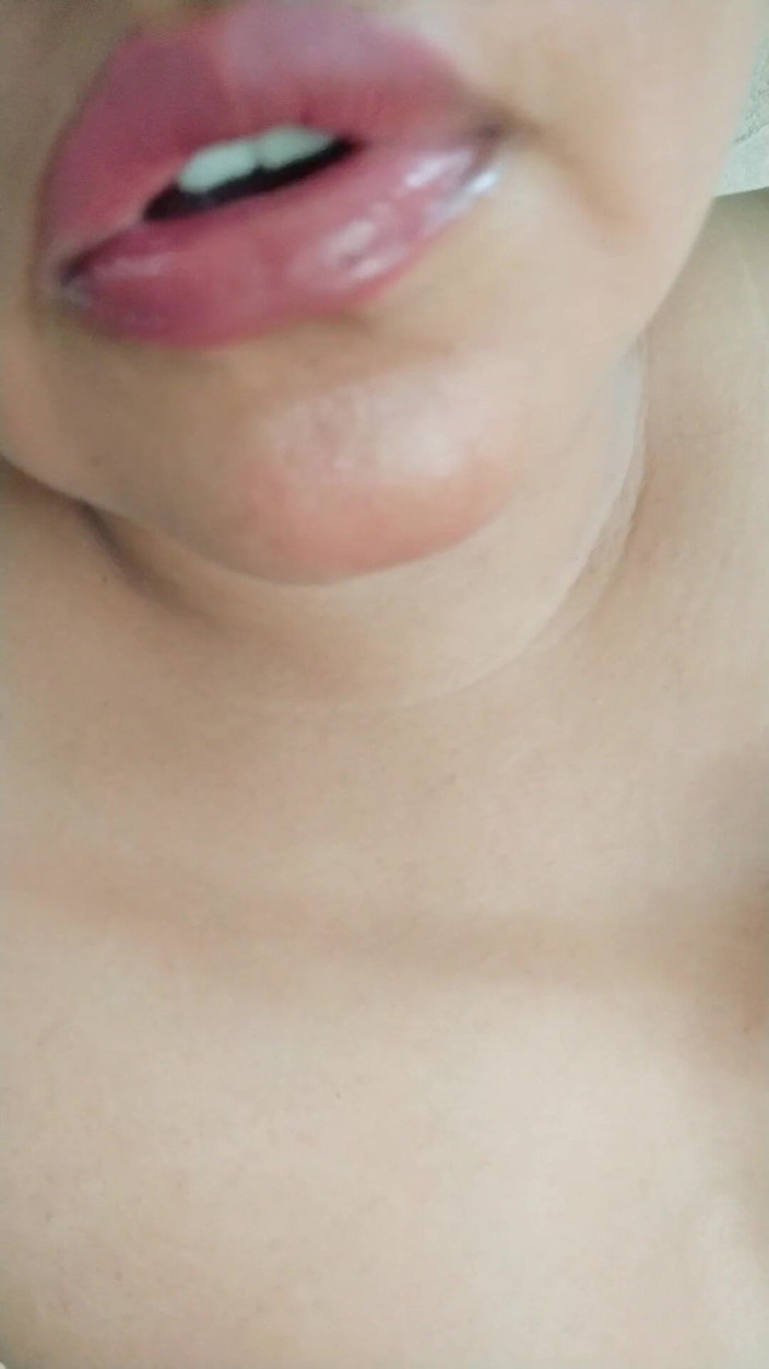 Carla Villalobos: El pequeño coño de Lampia quiere una gran polla o...