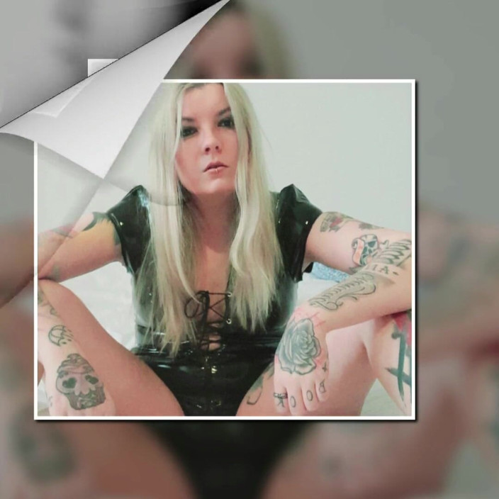 Mille Frost: Focení v latexovém videu