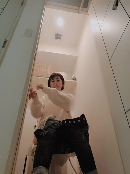 Mayumi Kanzaki: Mature Woman's Daily Life Toilet
