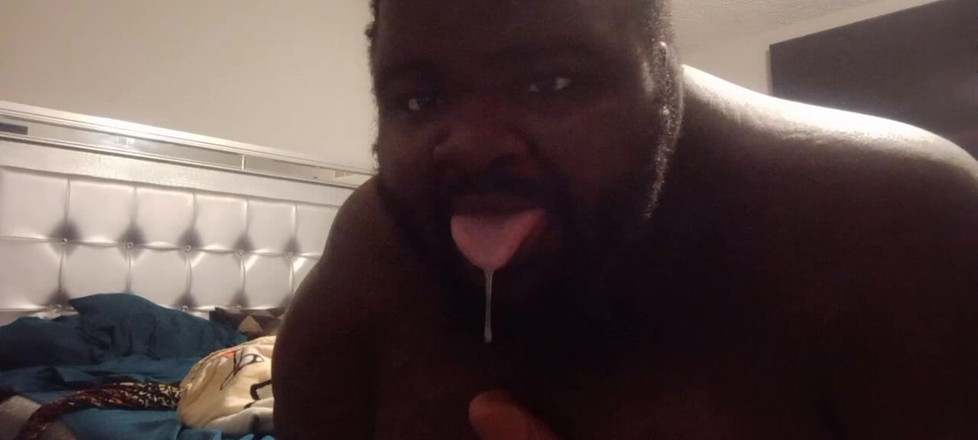 Andrew Adams: Post teaser de yo chupé consolador entre mis tetas después...