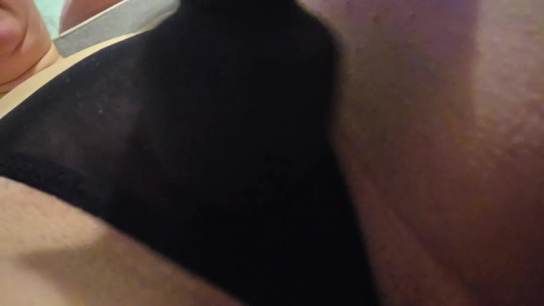 Ana Liz: Sexy MILF Clit Komt Klaar Door Slipje Met Behulp Van...