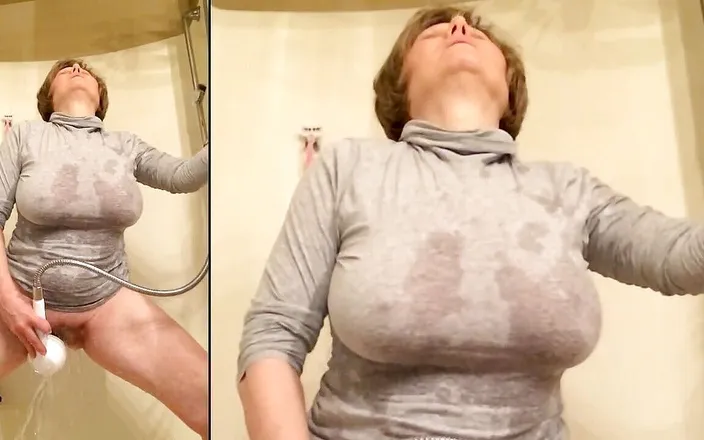 MarieRocks: Big Breasted GILF masturbates in a gray shirt