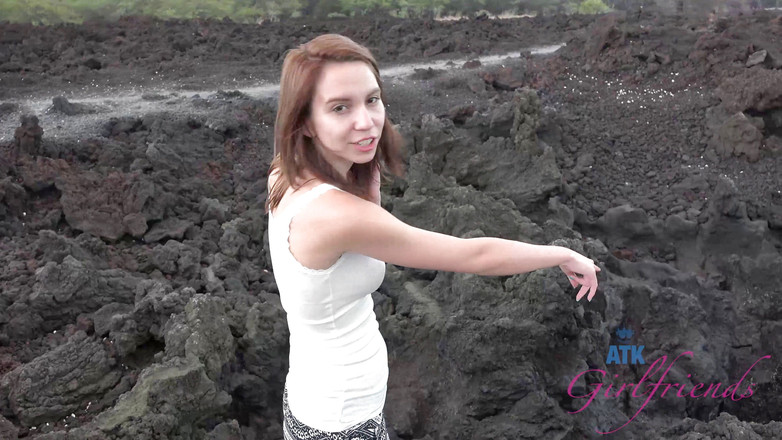 ATK Girlfriends: Liburan virtual di hawaii bareng cece capella 1/8