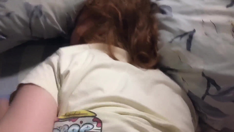 AmyHi: Real amateur, follada dura con hermanastra