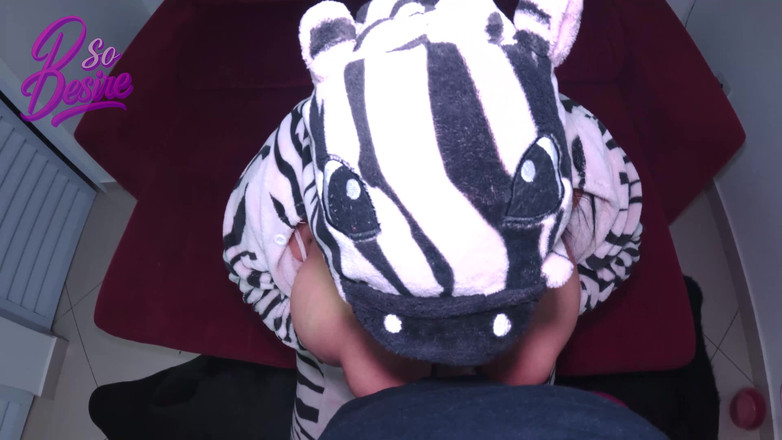 Psodesire: Prsatá dívka v pyžamu ráda šuká hned po ránu