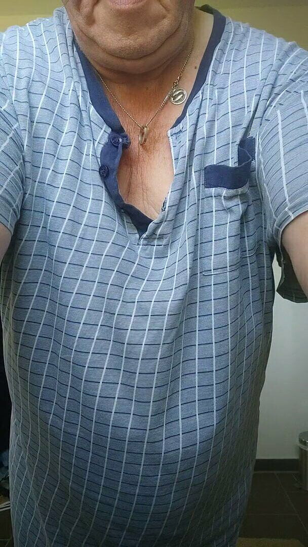 Karlchengeil: Kentut dan peler dipukuli