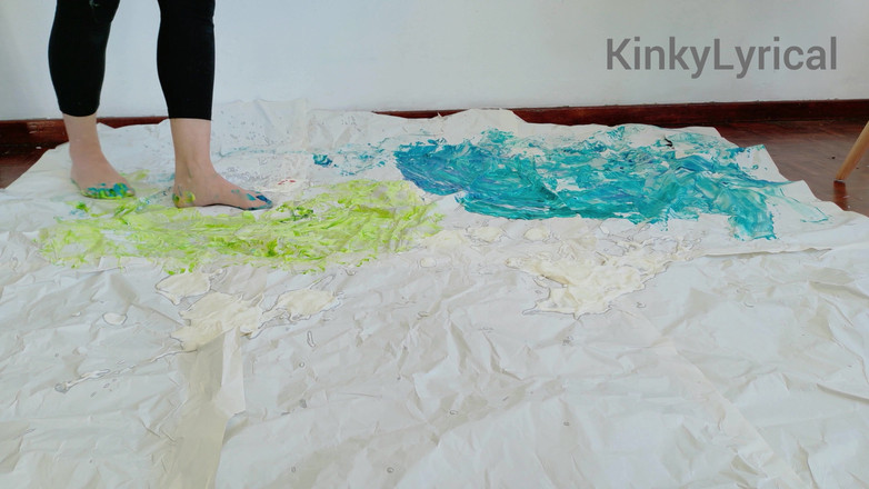 Kinky Lyrical: フットアート - 足で絵画を